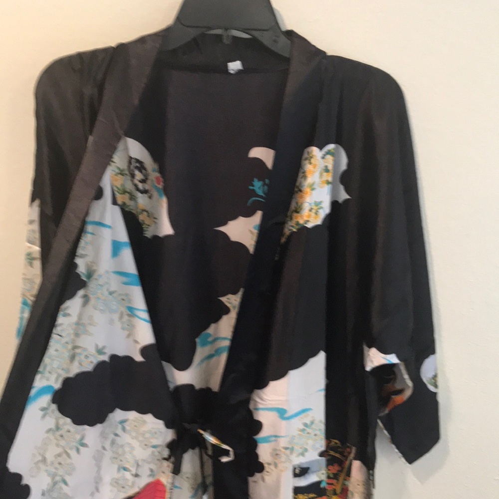 Silk Japanese print Robe. 👘👘👘 - Picture 2 of 7